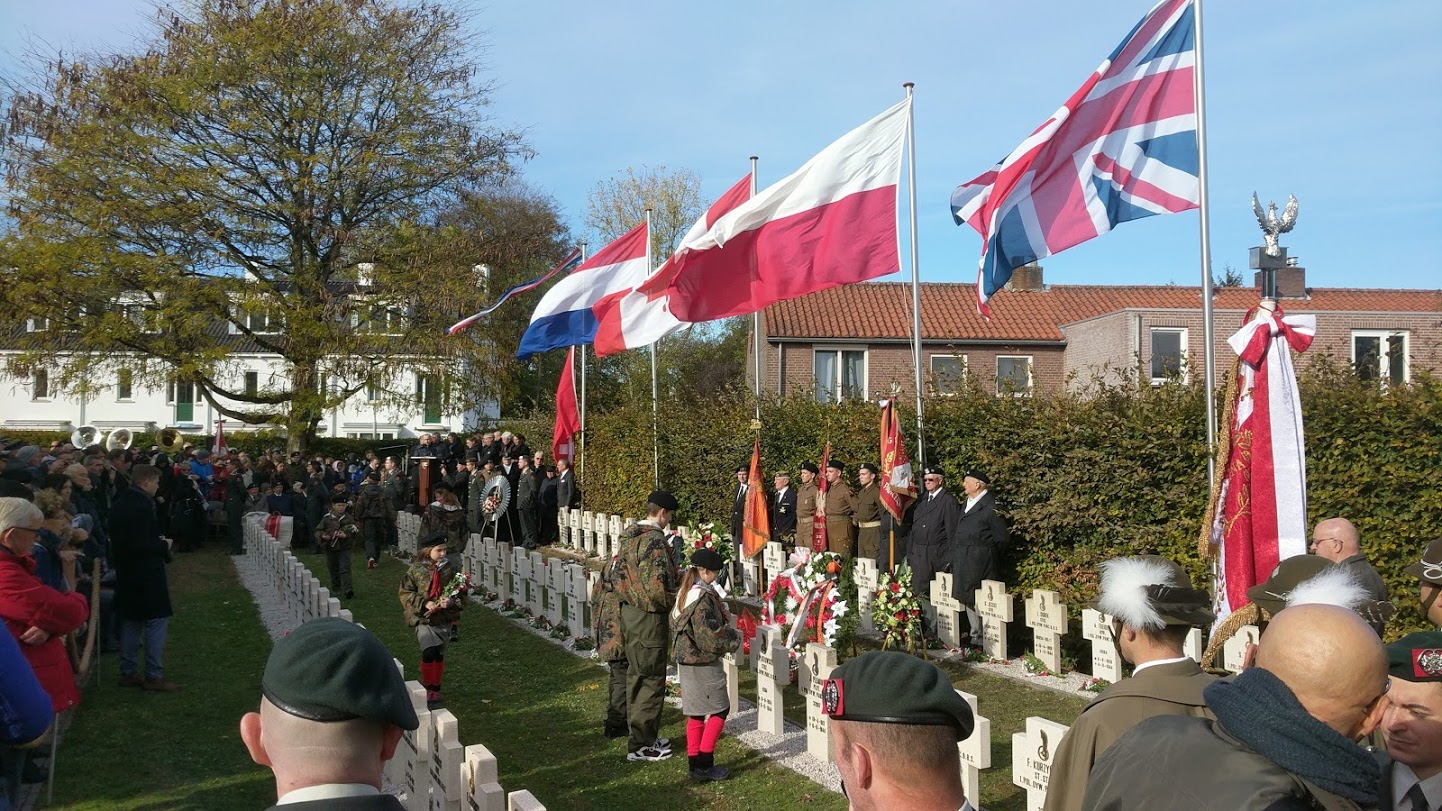 Ceremonia upamiętnienia poległych żołnierzy w Ginneken (Breda).