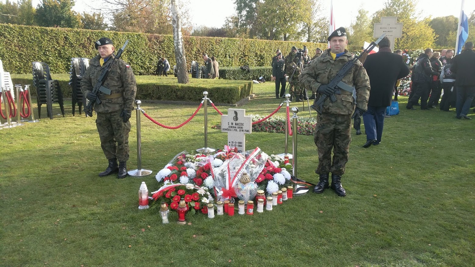 Grób generała Stanisława Maczka w czasie 74. rocznicy wyzwolenia Bredy.